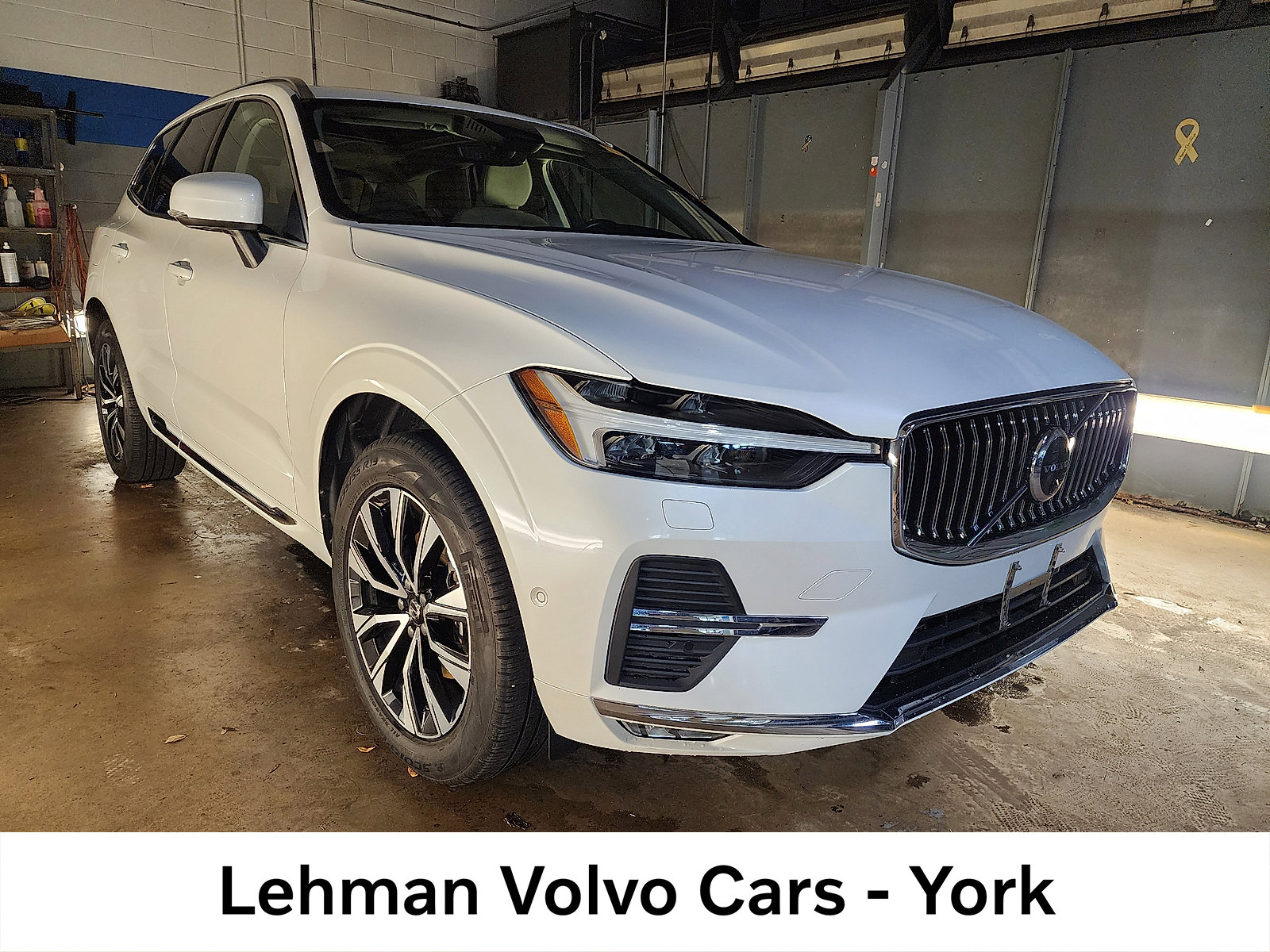 2023 Volvo XC60 B5 AWD Plus Bright Theme 