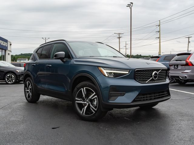 2026 Volvo XC40 B5 Core Dark AWD's photo
