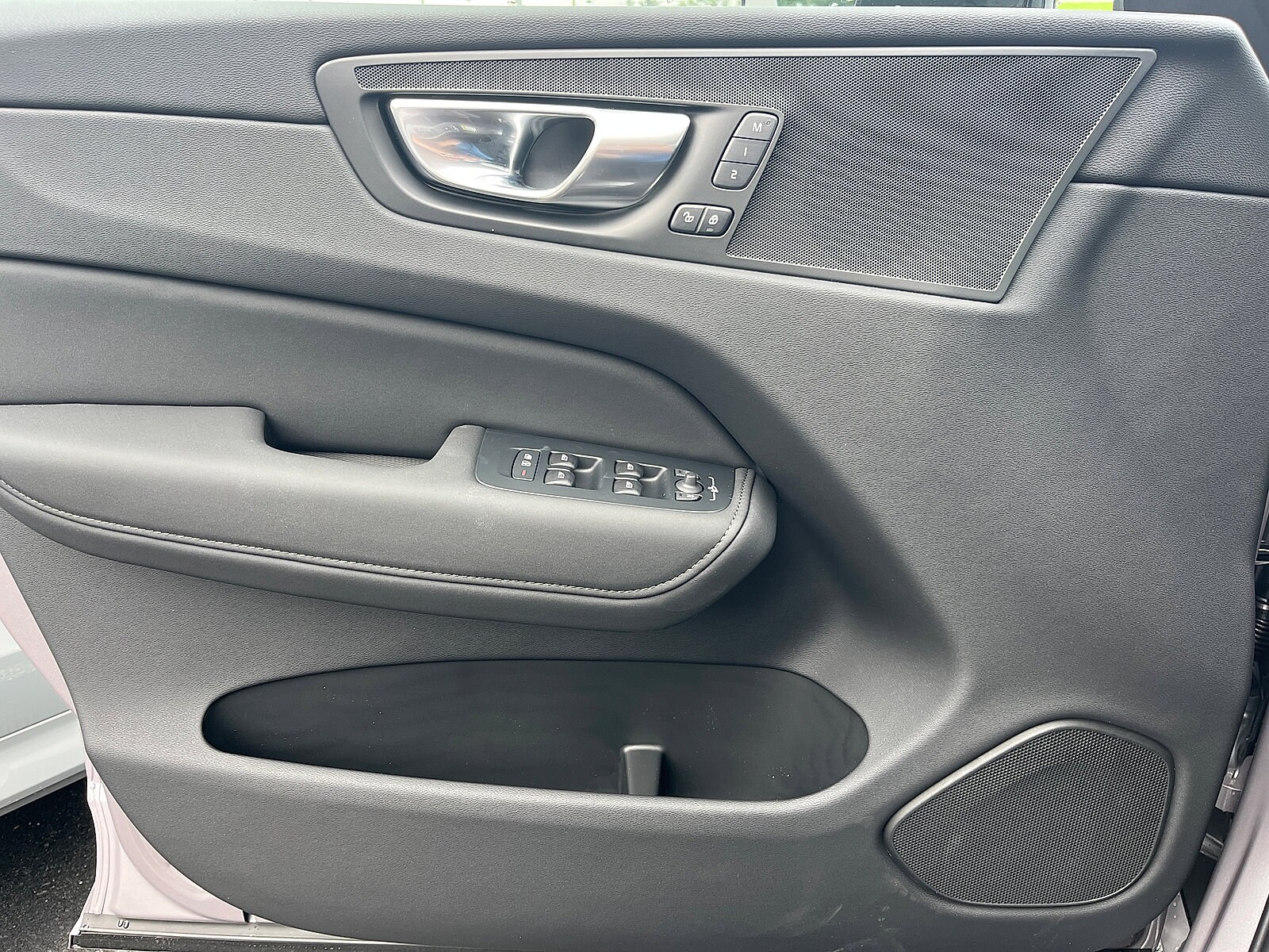 2026 Volvo XC60 Plus - Photo 13