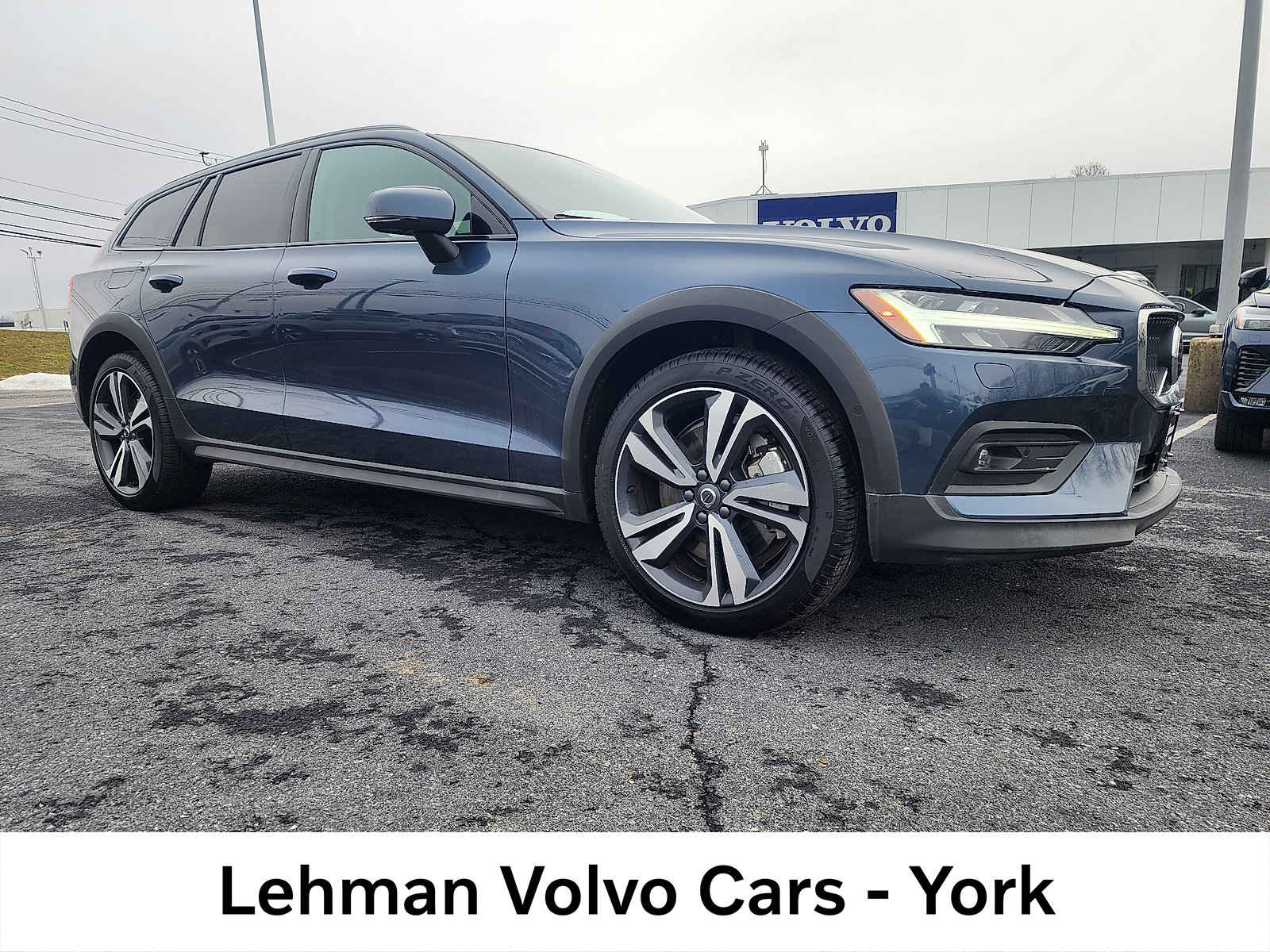 2025 Volvo V60 Cross Country B5 AWD Plus 
