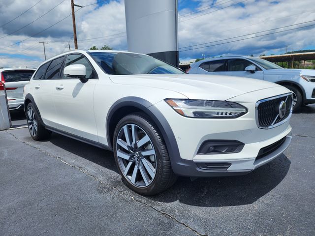 2025 Volvo V90 Cross Country Wagon 