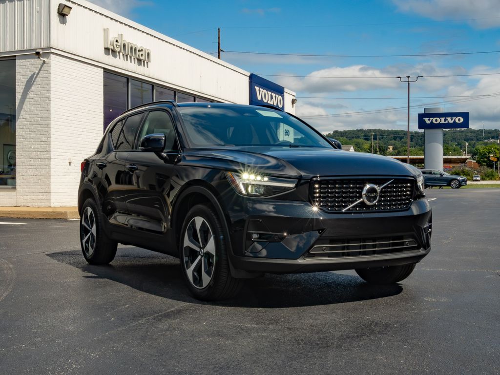 2026 Volvo XC40 SUV 