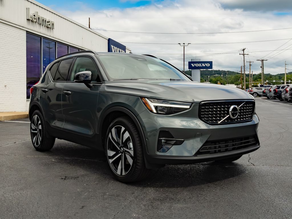 2026 Volvo XC40 SUV 