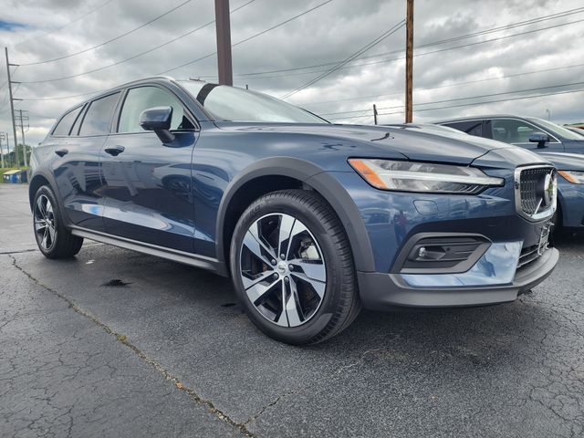 2025 Volvo V60 Cross Country B5 Plus AWD's photo