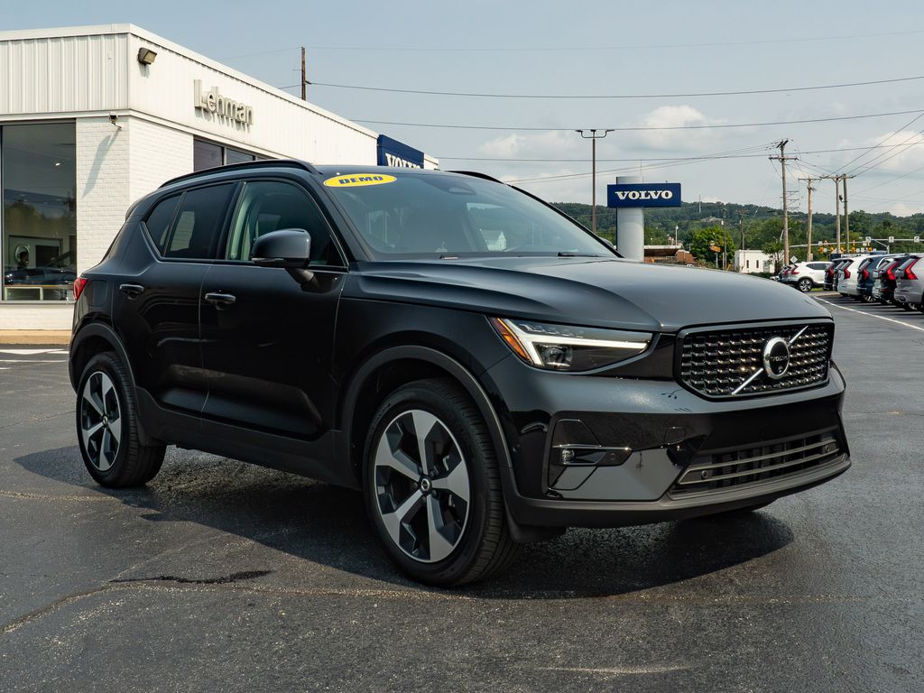2026 Volvo XC40 SUV 