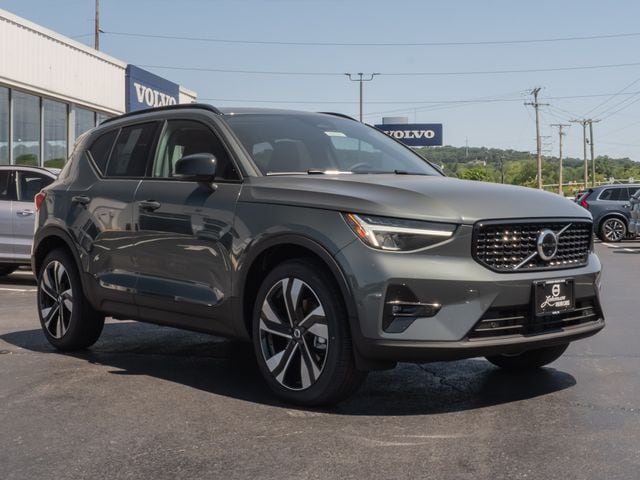 2026 Volvo XC40 SUV 