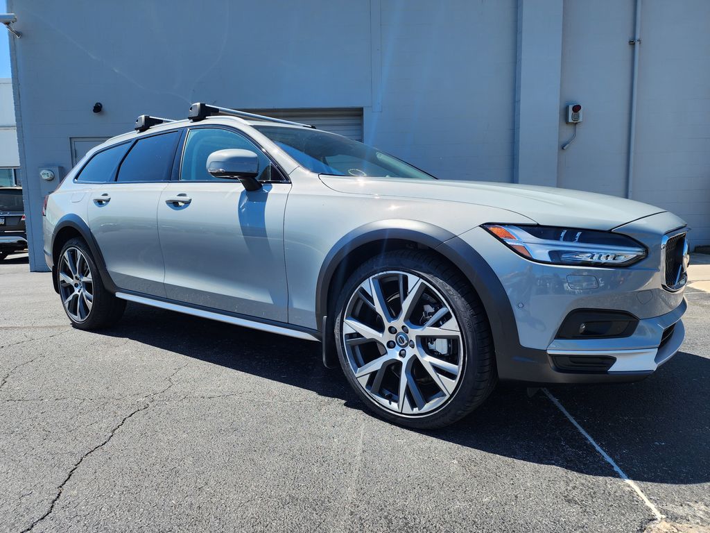 2025 Volvo V90 Cross Country Wagon 