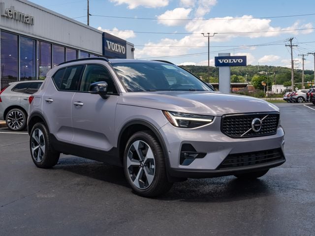 2026 Volvo XC40 SUV 