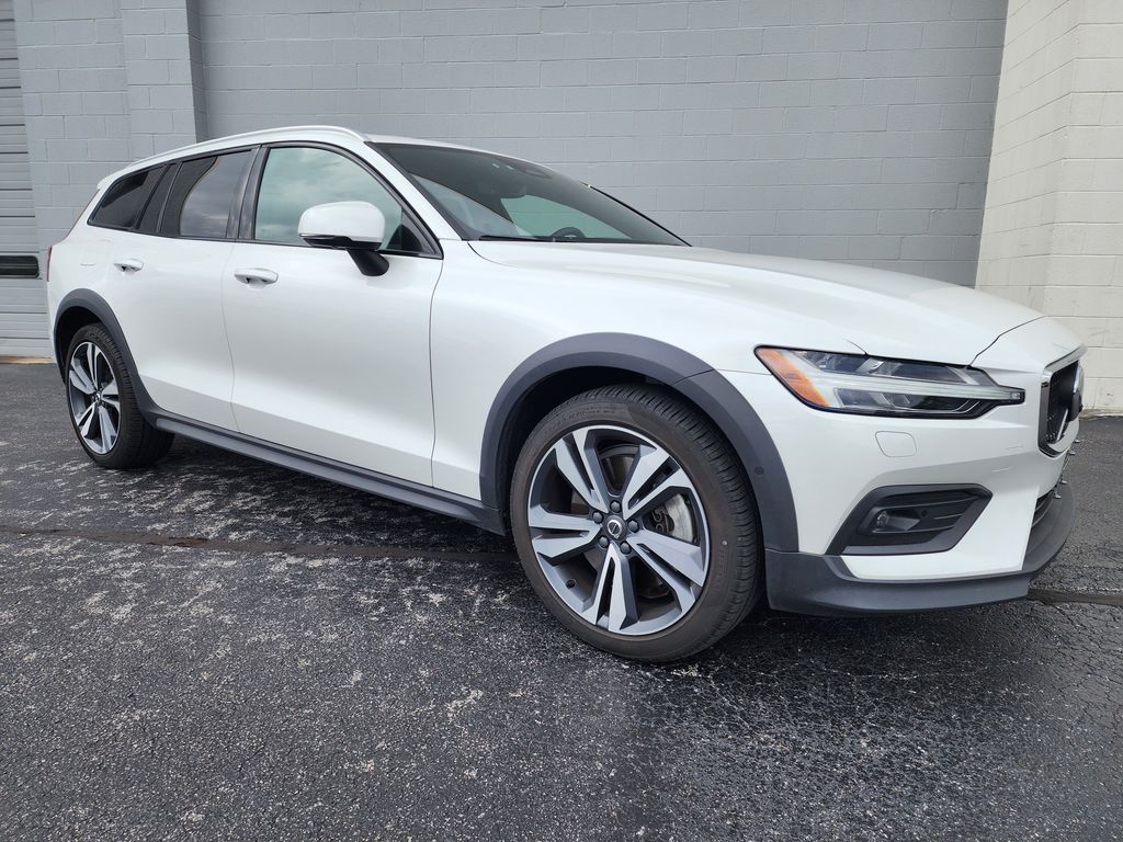 2023 Volvo V60 Cross Country Wagon 