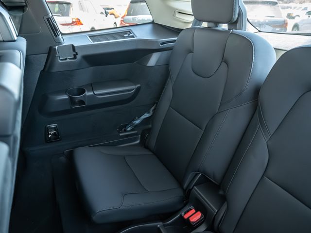 2026 Volvo XC90 Plus - Photo 10