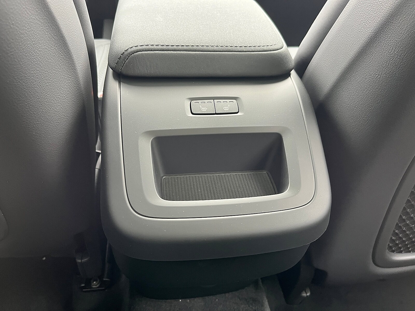 2026 Volvo XC60 Plus - Photo 12