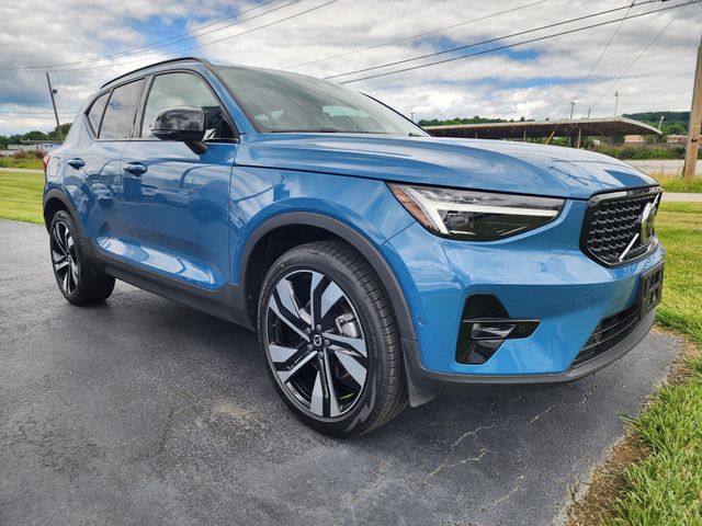 2023 Volvo XC40 SUV 