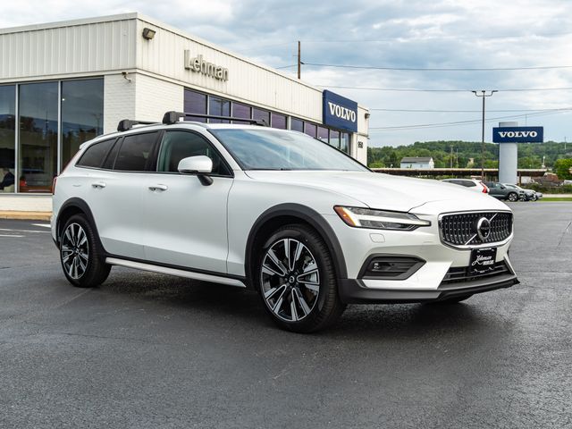 2026 Volvo V60 Cross Country B5 Ultra AWD's photo