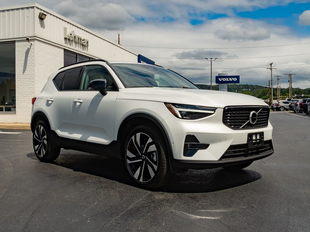 2026 Volvo XC40 SUV 