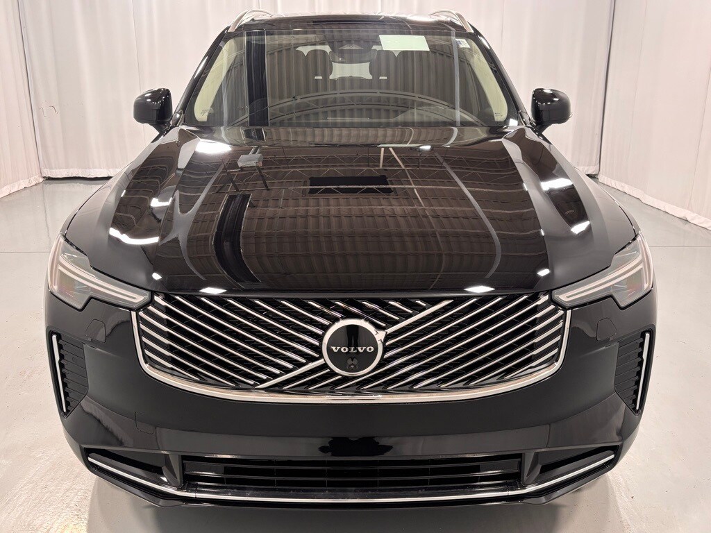 2026 Volvo XC90 Plus photo 2