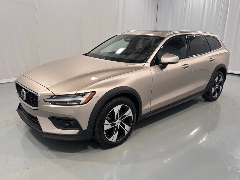 Certified 2023 Volvo V60 Cross Country B5 Plus Wagon