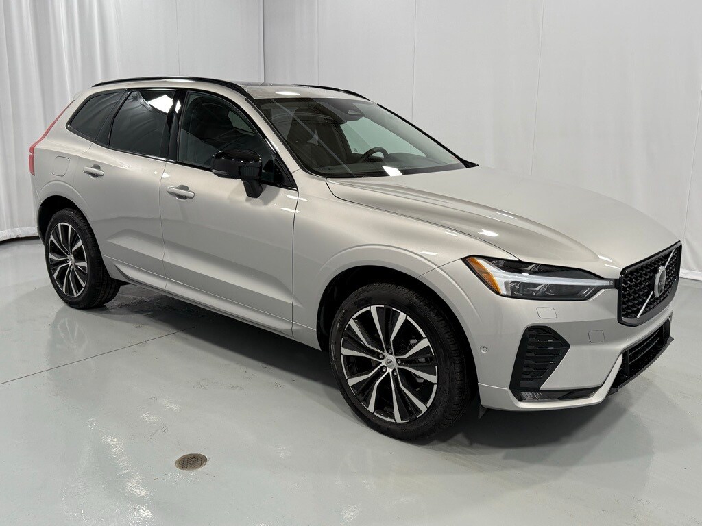 2025 Volvo XC60 B5 Plus photo 4