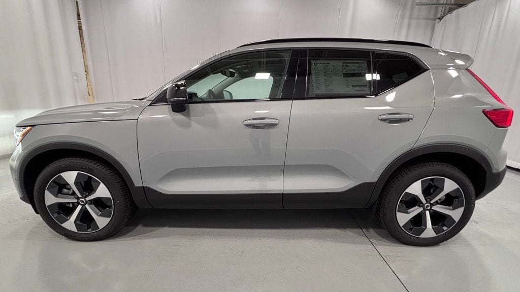 2026 Volvo XC40 Plus - Photo 9