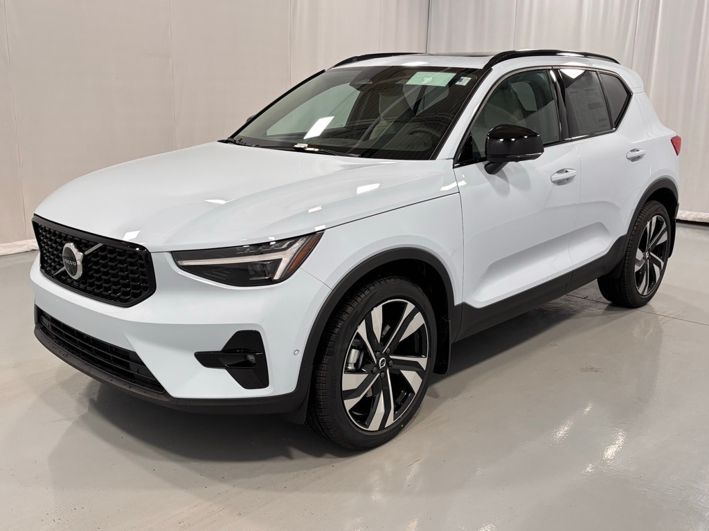 New 2026 Volvo XC40 B5 Ultra SUV