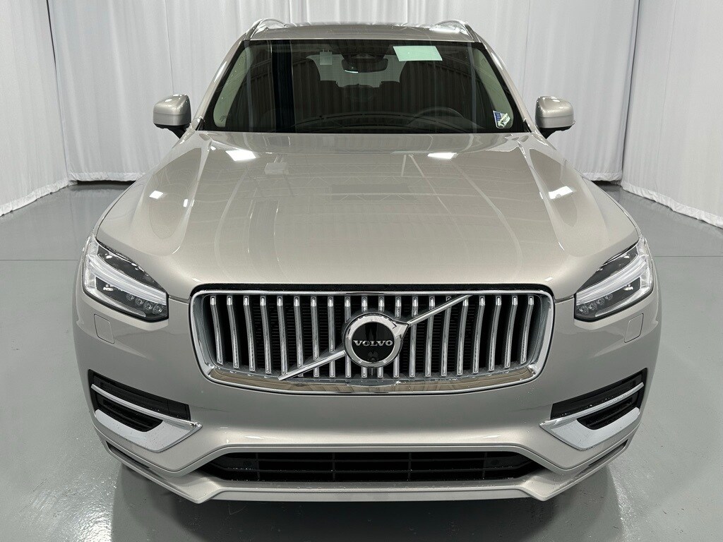 2025 Volvo XC90 B5 Plus photo 3