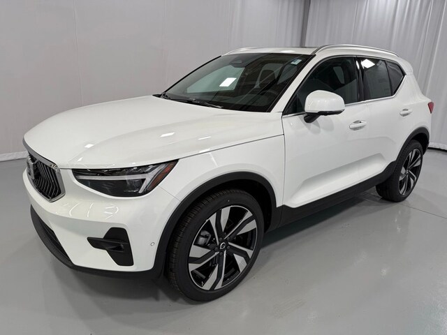 2025 Volvo XC40 B5 Ultra Bright Theme AWD SUV