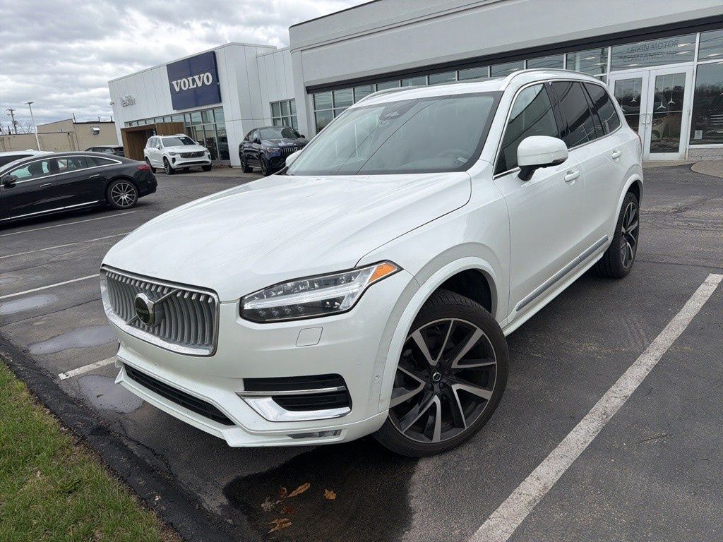 2024 Volvo XC90 B5 Plus Bright theme 4WD's photo