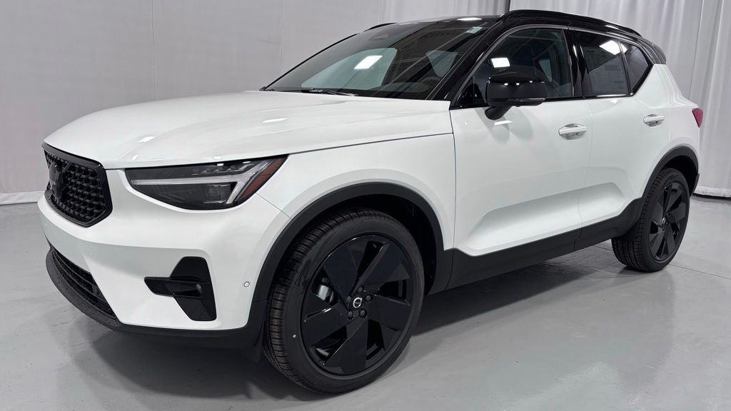 2026 Volvo XC40 B5 Ultra Ultra Black Edition AWD's photo