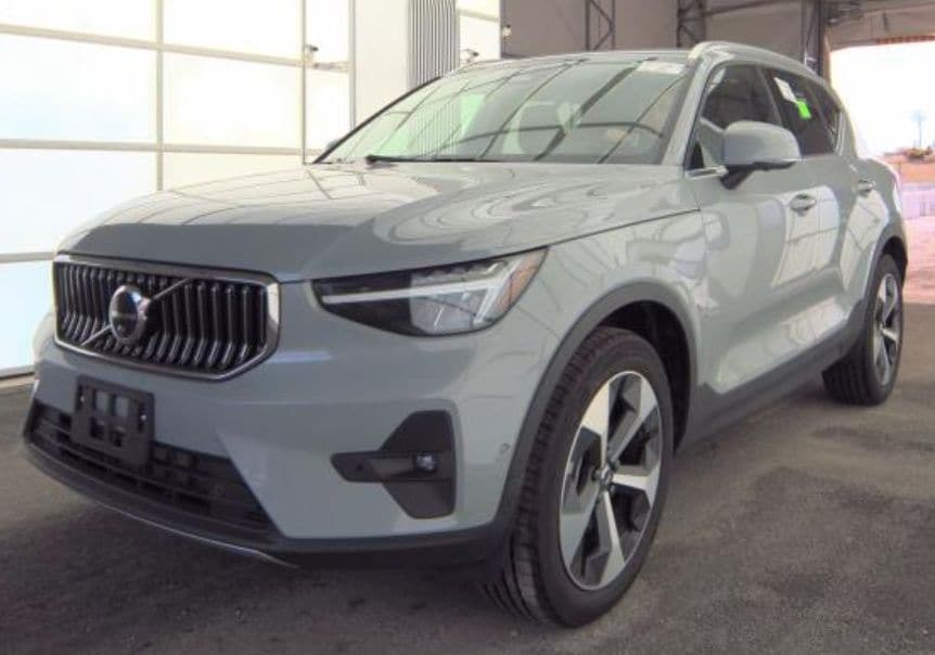 2025 Volvo XC40's photo