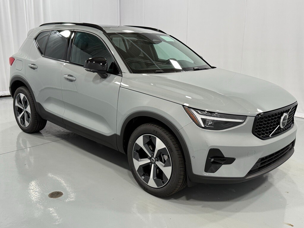 2026 Volvo XC40 Plus photo 4