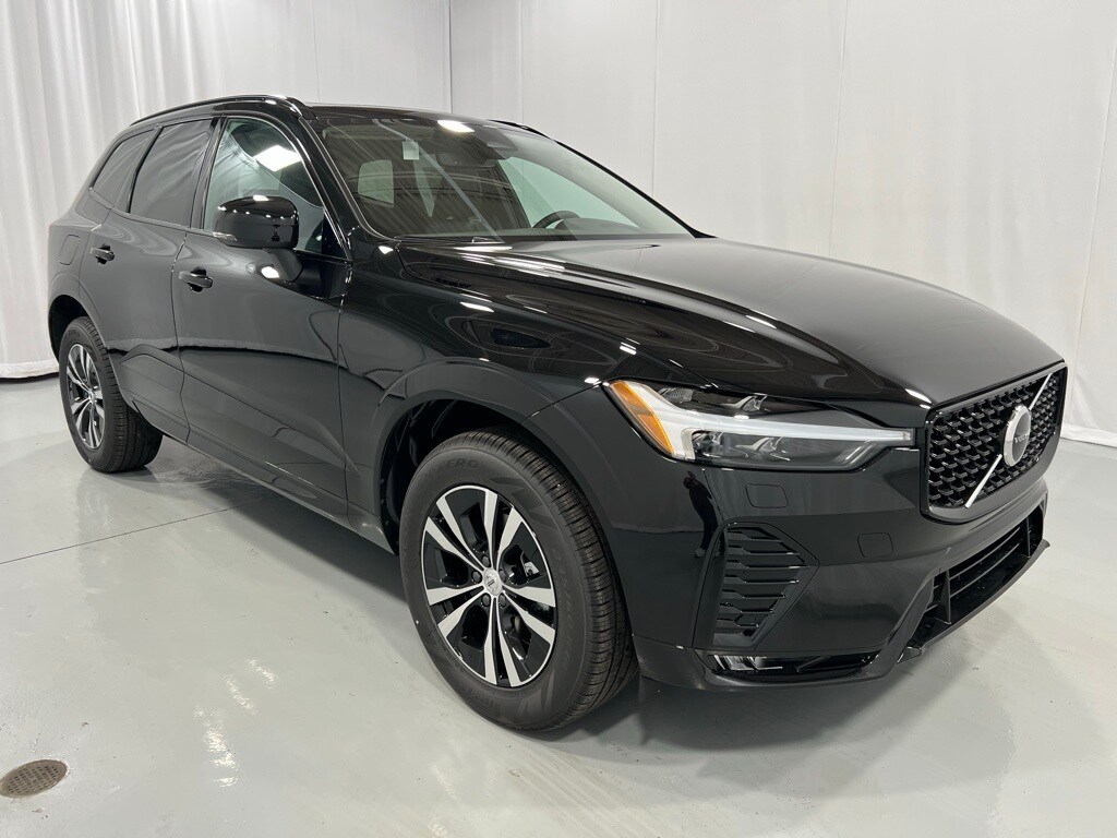 2025 Volvo XC60 B5 Core photo 4