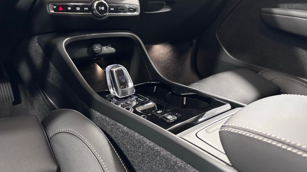 2026 Volvo XC40 Plus - Photo 15