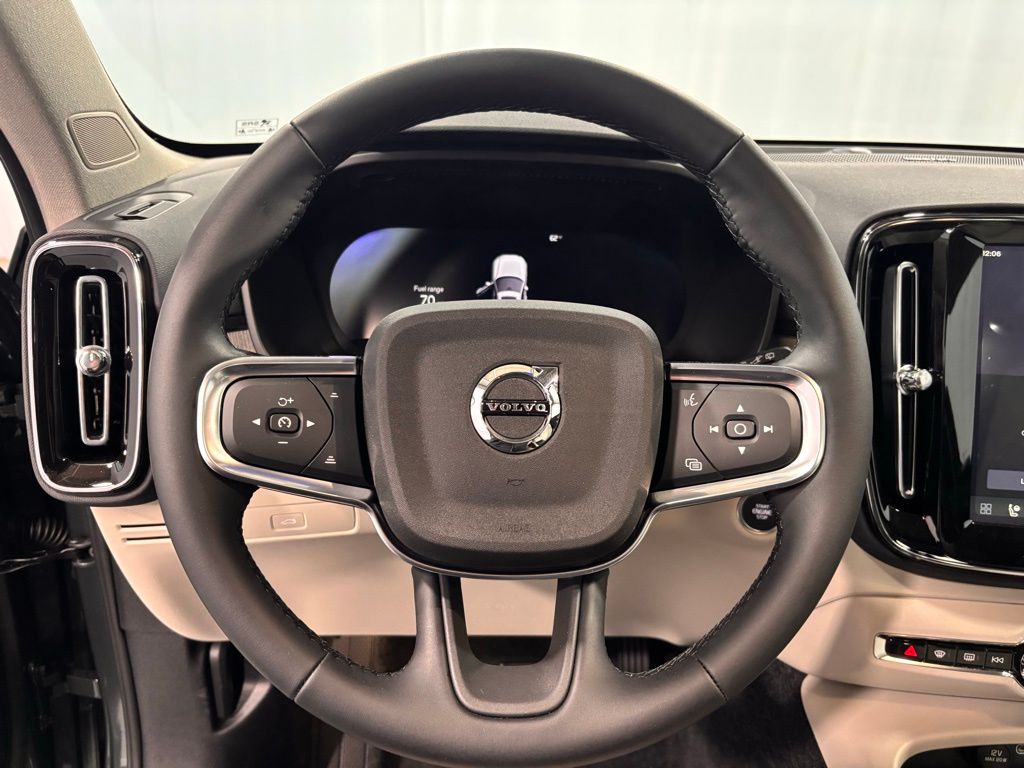 2026 Volvo XC40 Ultra - Photo 13