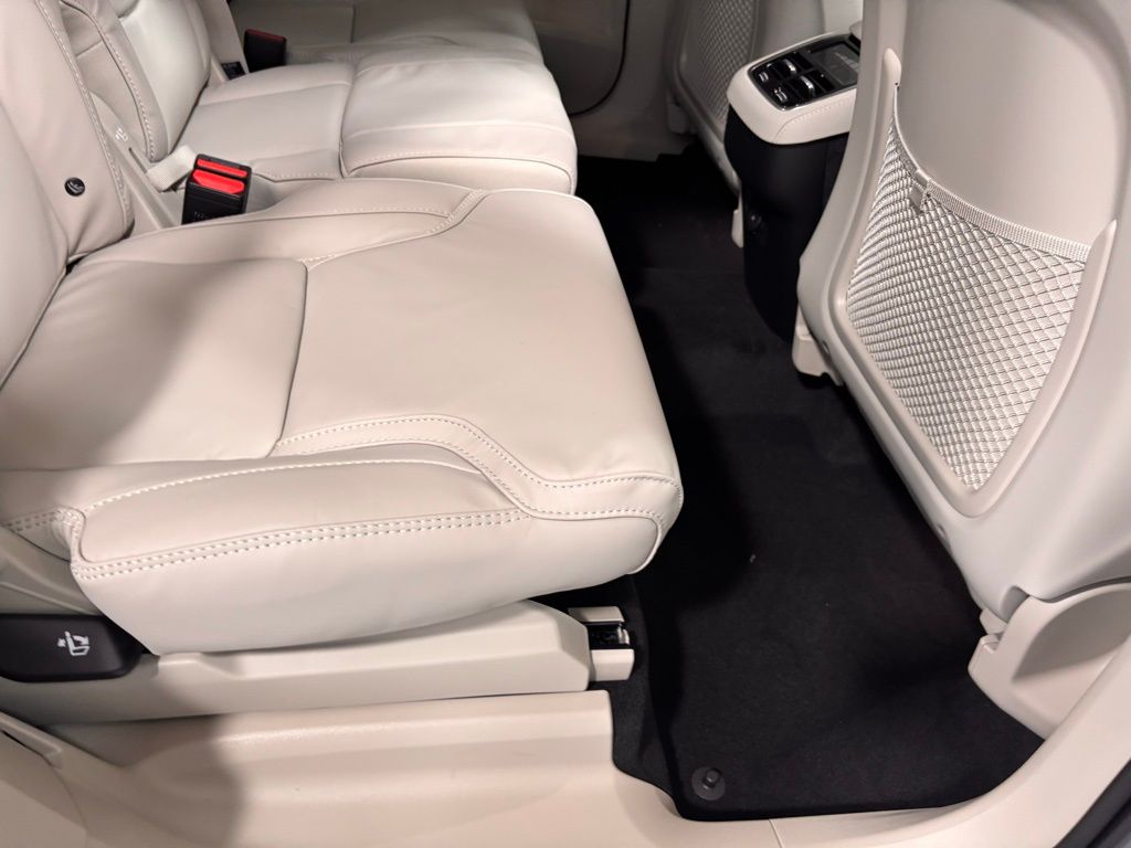 2026 Volvo XC90 Ultra - Photo 19