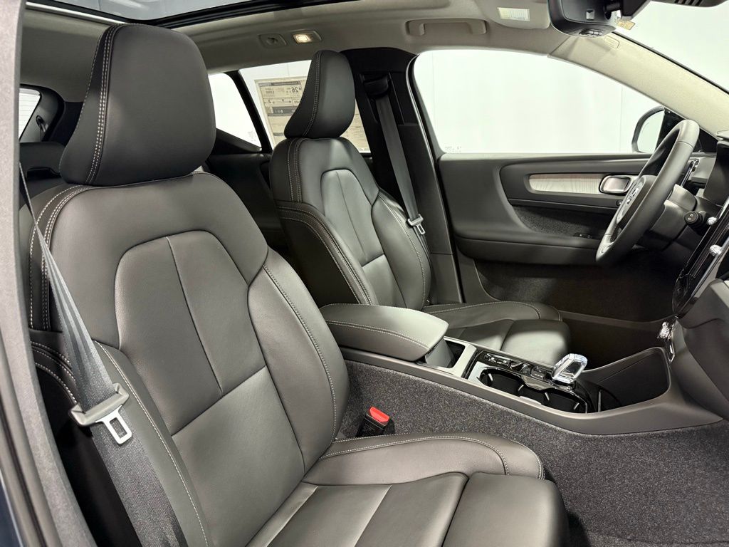 2026 Volvo XC40 Ultra - Photo 17