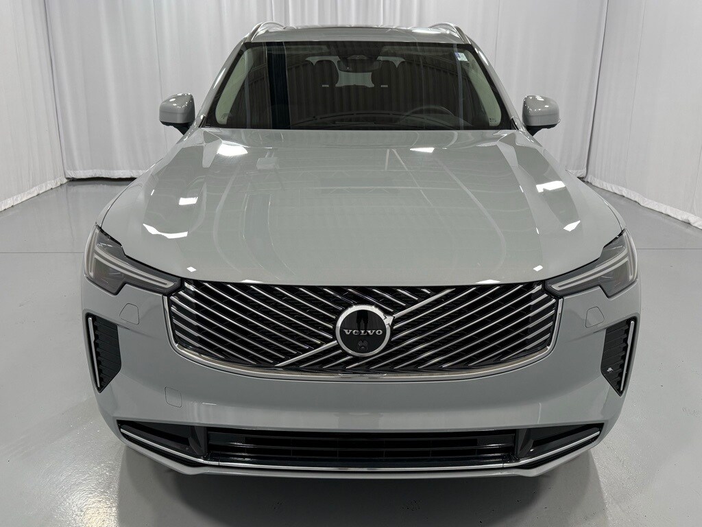 2026 Volvo XC90 Plus photo 3