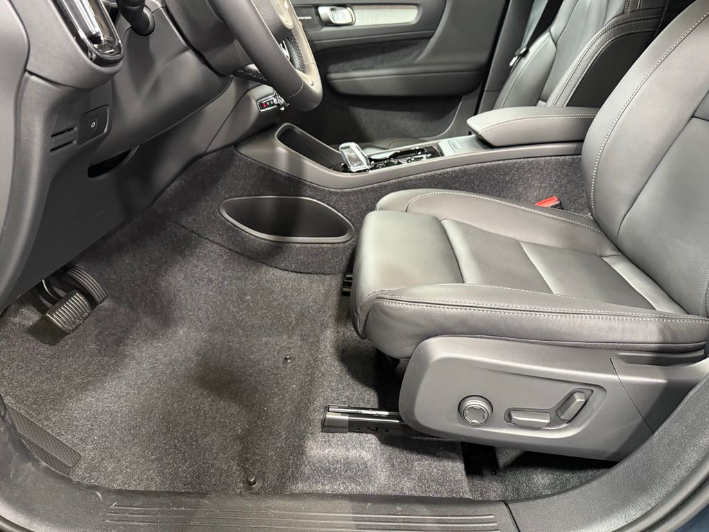 2026 Volvo XC40 Ultra - Photo 11