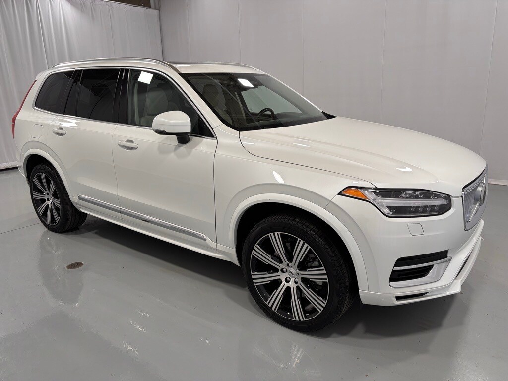 2023 Volvo XC90 Recharge T8 Core photo 3