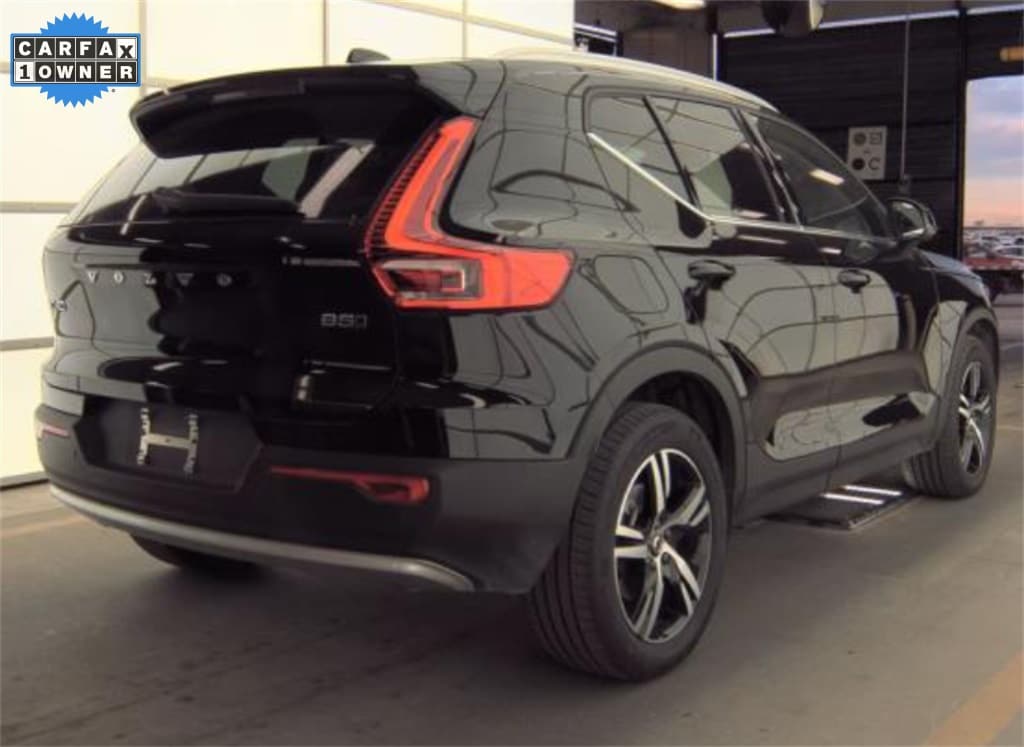 Used 2025 Volvo XC40 B5 Core SUV