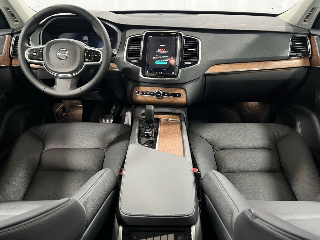 2025 Volvo XC90 Plus photo 2