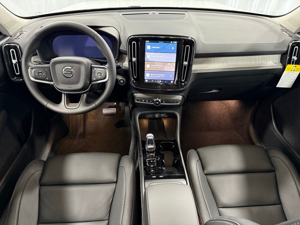 2025 Volvo XC40 Plus photo 2