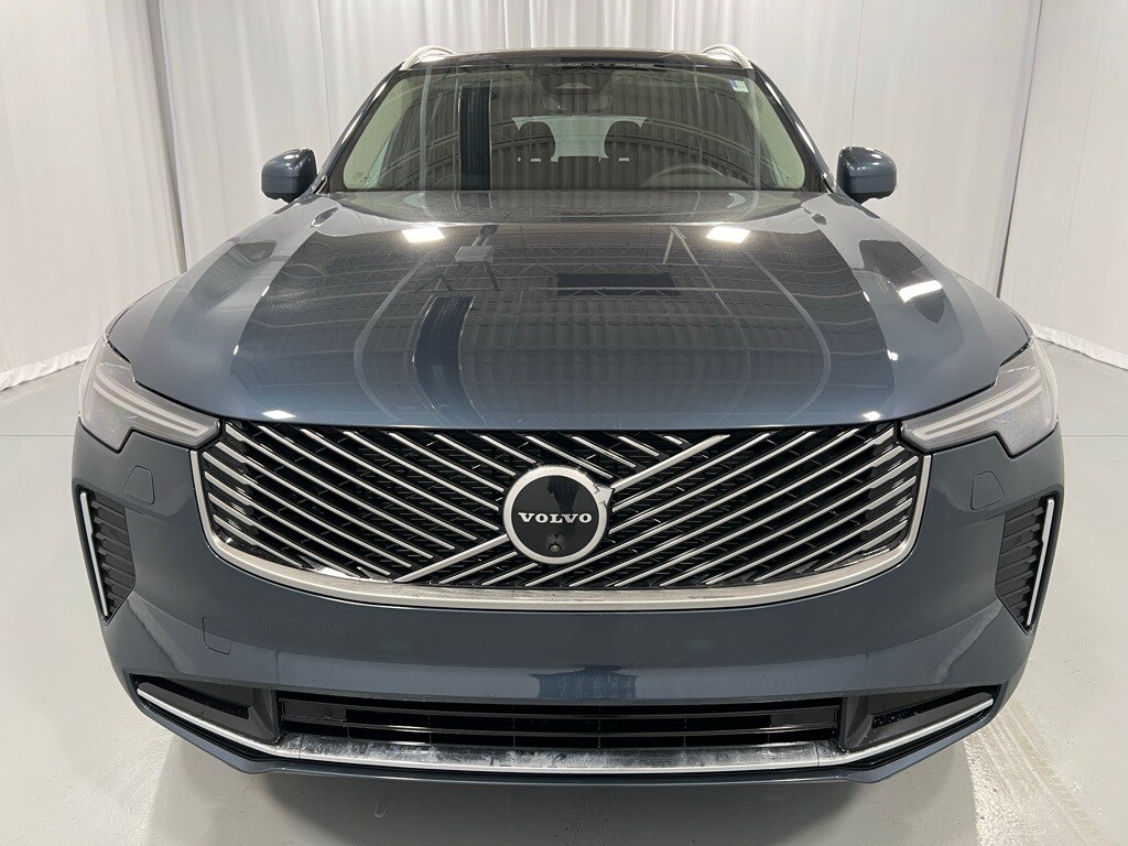 2025 Volvo XC90 B5 Plus photo 3