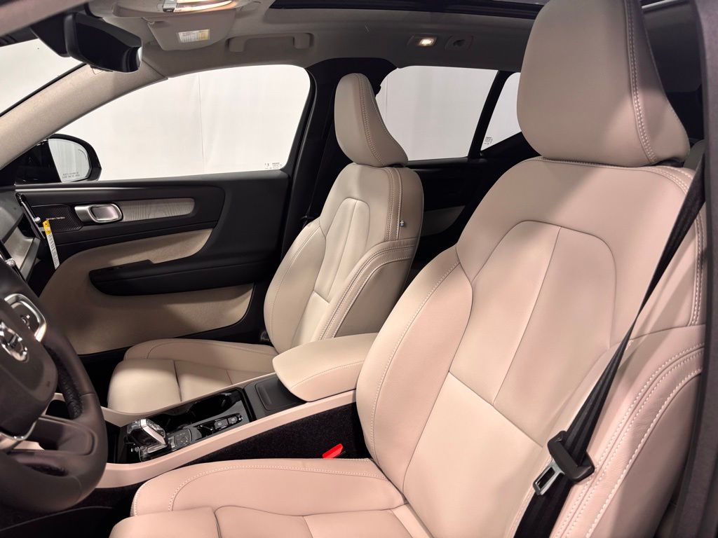 2026 Volvo XC40 Ultra - Photo 12
