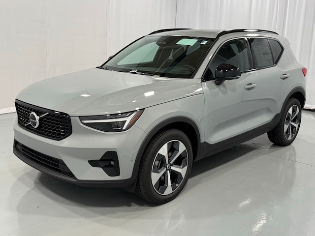 2026 Volvo XC40 B5 Plus AWD SUV