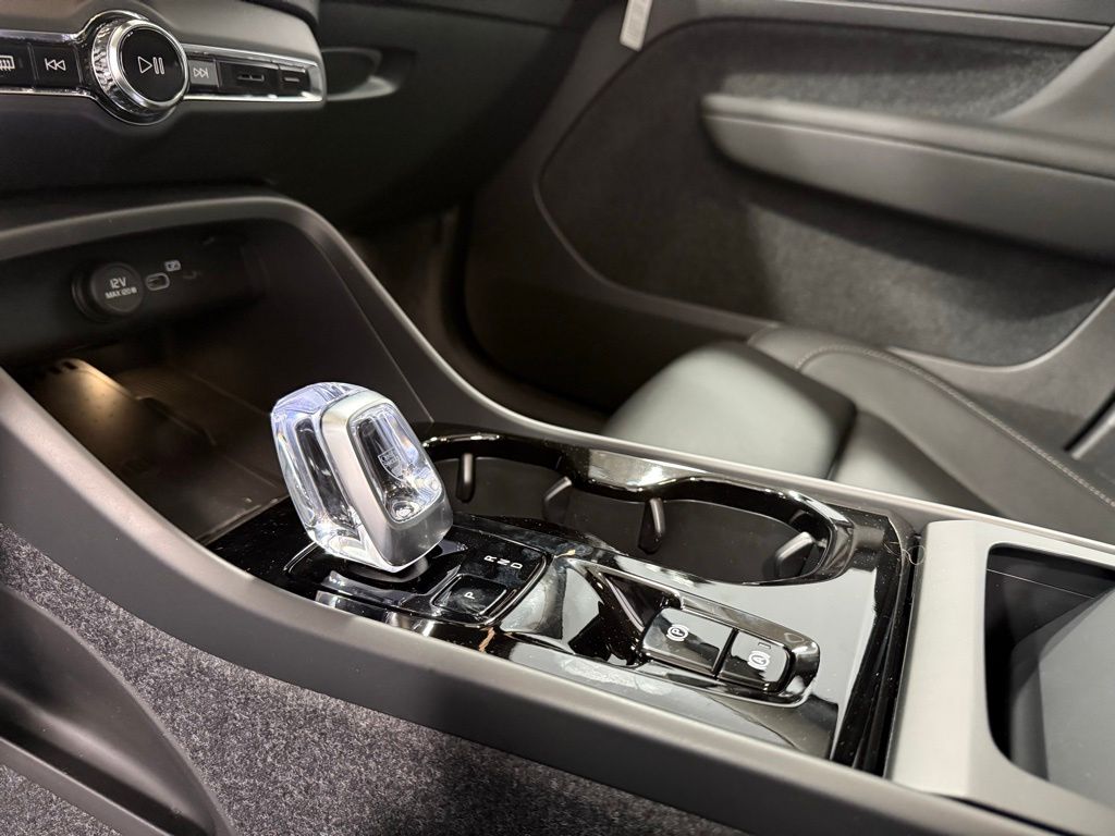 2026 Volvo XC40 Ultra - Photo 14