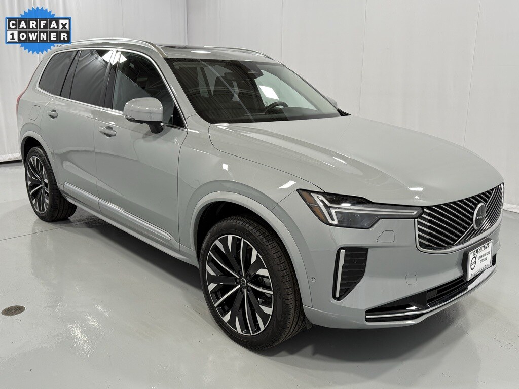 2025 Volvo XC90 B5 Plus photo 2