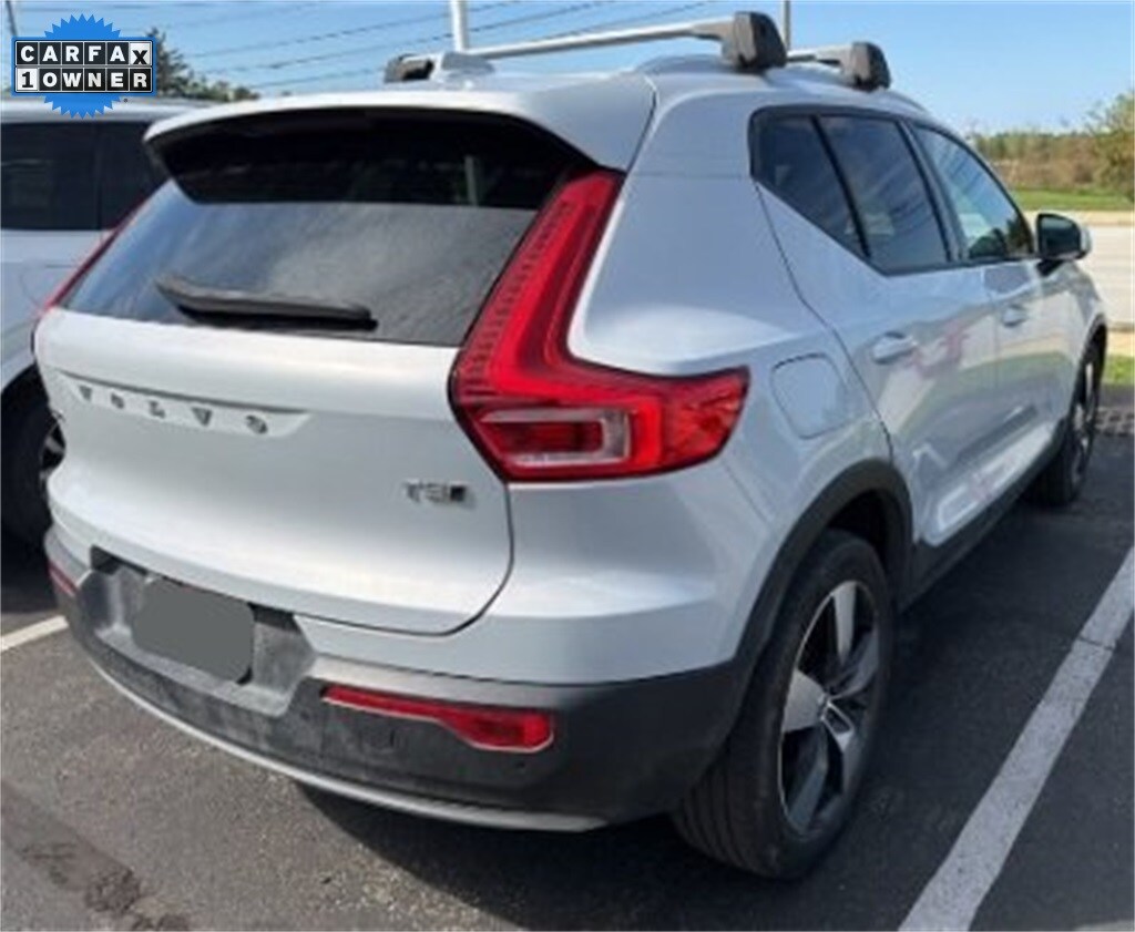 2020 Volvo XC40 T5 Momentum photo 3