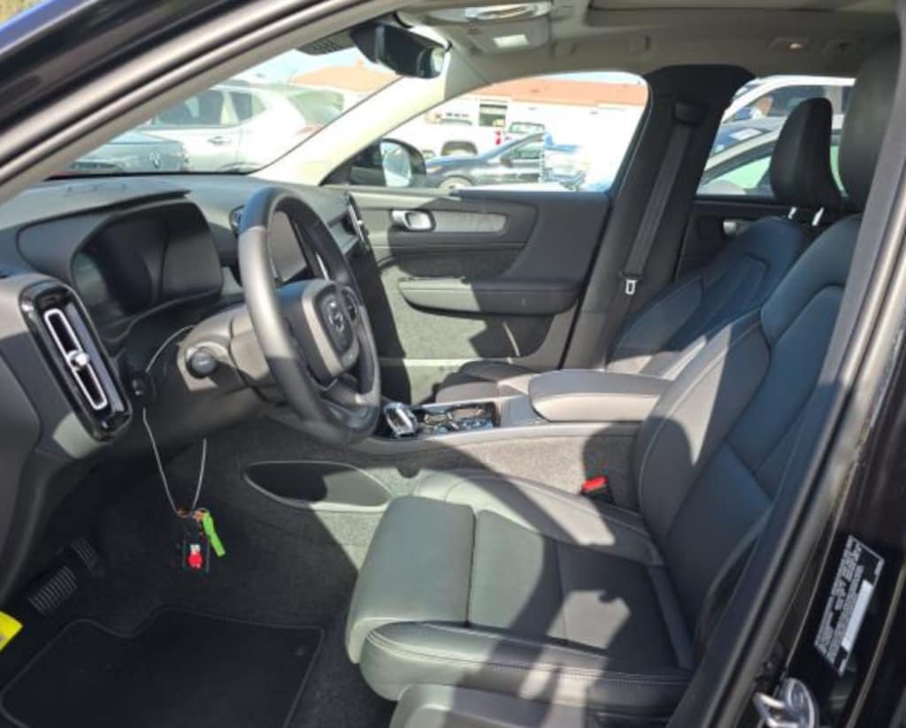 Certified 2025 Volvo XC40 B5 Plus Bright Theme SUV