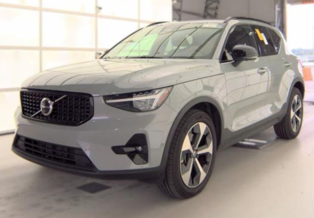 Used 2026 Volvo XC40 B5 Plus SUV