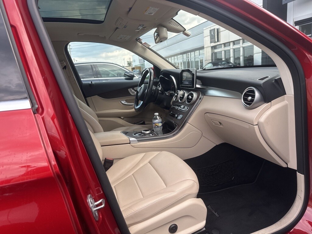 2019 Mercedes Benz GLC 300 photo 2