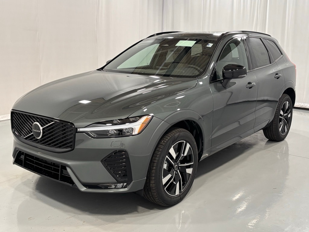 2026 Volvo XC60 Core's photo